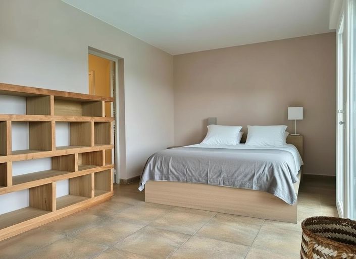 Image No.6-2 Bed House for sale