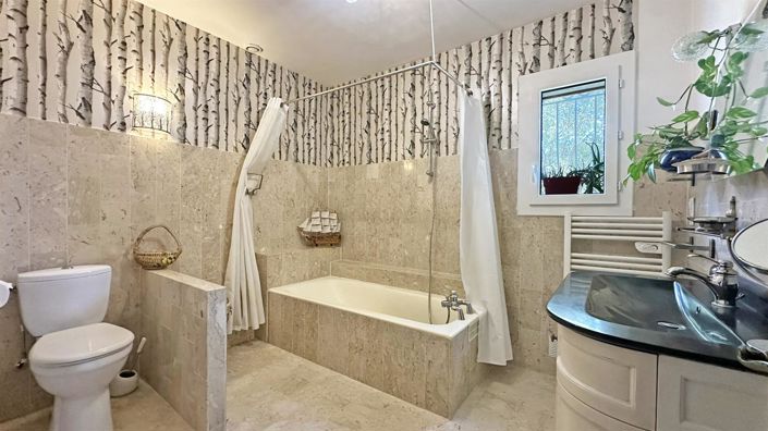 Image No.8-4 Bed House for sale