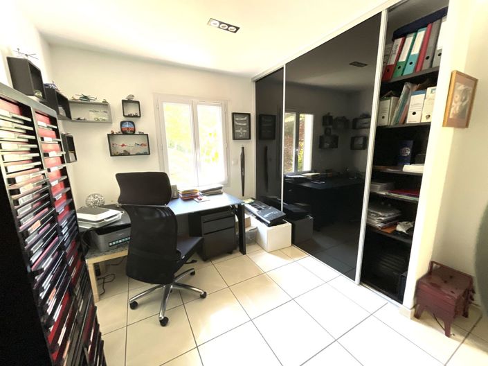 Image No.10-5 Bed House for sale