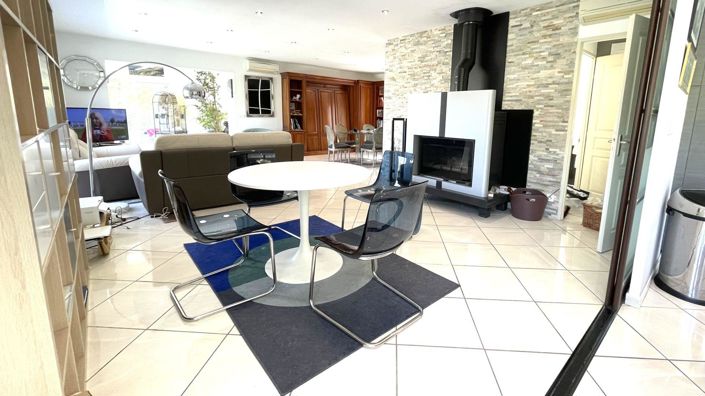 Image No.6-5 Bed House for sale