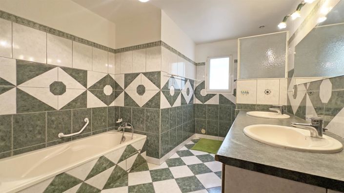 Image No.10-5 Bed House for sale