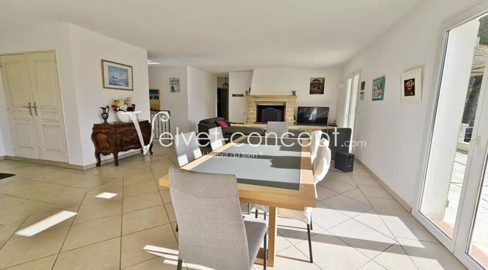 Image No.11-5 Bed House for sale