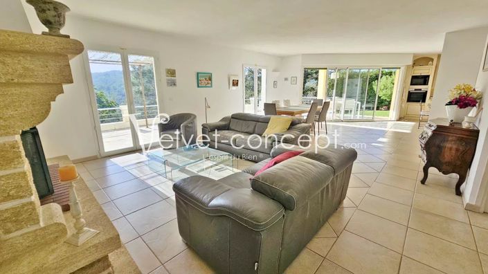 Image No.9-5 Bed House for sale