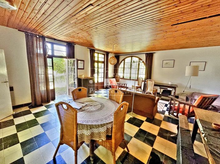 Image No.6-5 Bed House for sale