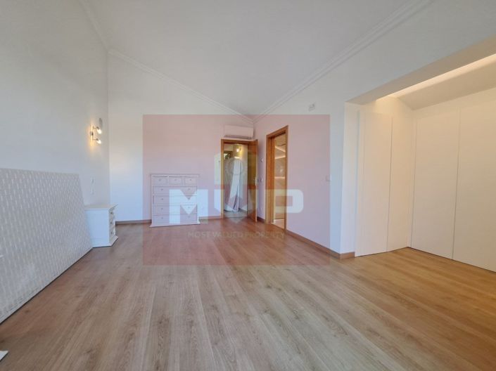 Image No.24-3 Bed Apartment for sale