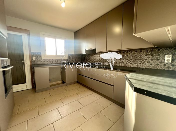 Image No.3-5 Bed House for sale