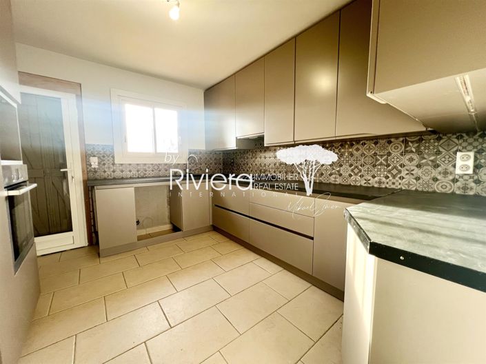 Image No.6-5 Bed House for sale