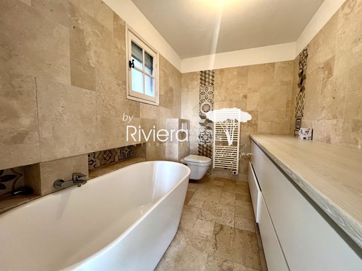 Image No.8-5 Bed House for sale