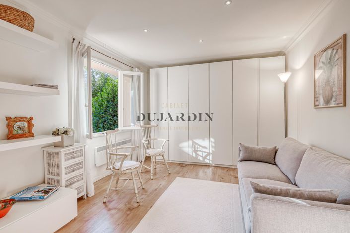 Image No.6-4 Bed House for sale