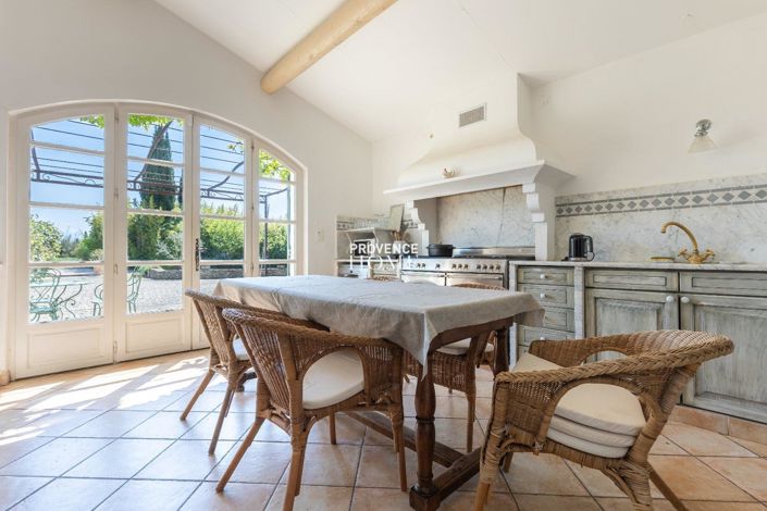 Image No.4-4 Bed Property for sale