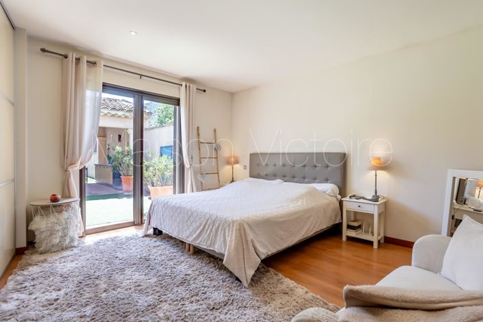 Image No.2-4 Bed House for sale