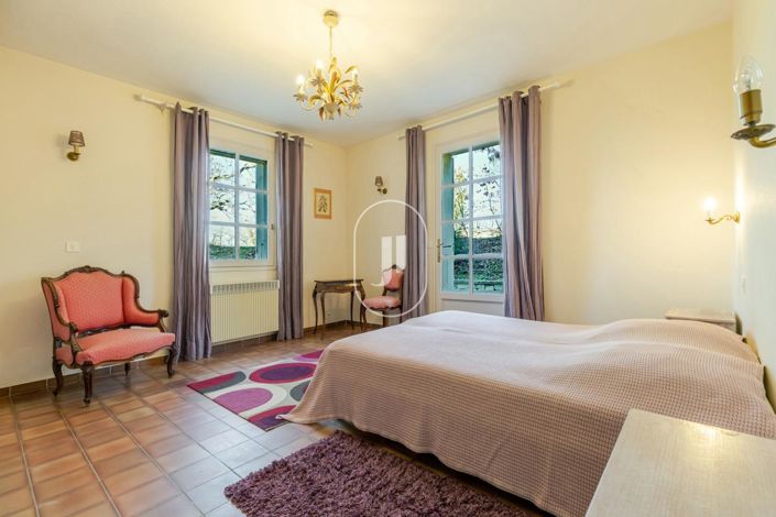 Image No.11-6 Bed House for sale