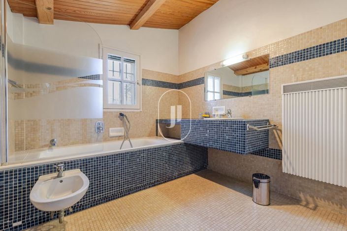 Image No.12-6 Bed House for sale