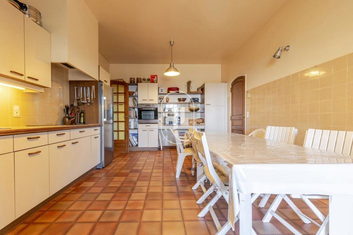 Image No.4-6 Bed House for sale