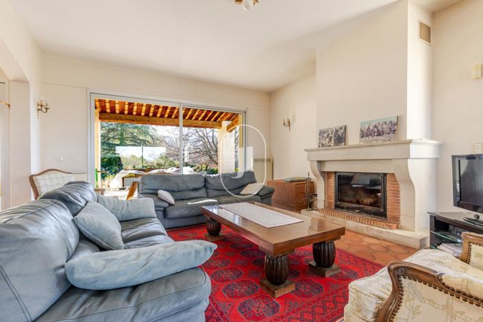 Image No.5-6 Bed House for sale