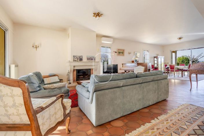 Image No.6-6 Bed House for sale