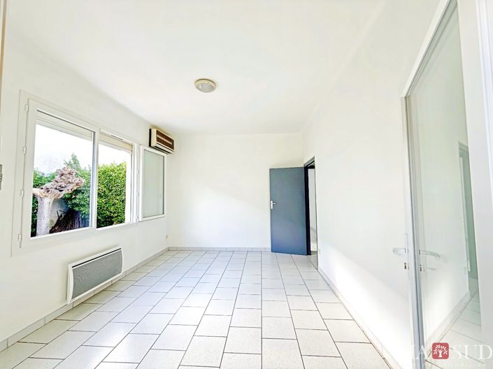 Image No.5-2 Bed House for sale