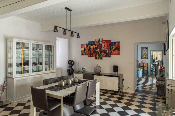 Image No.8-5 Bed House for sale