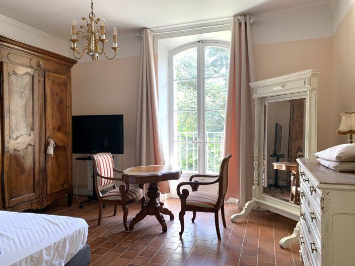 Image No.10-12 Bed House for sale