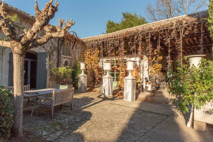 Image No.8-6 Bed House for sale