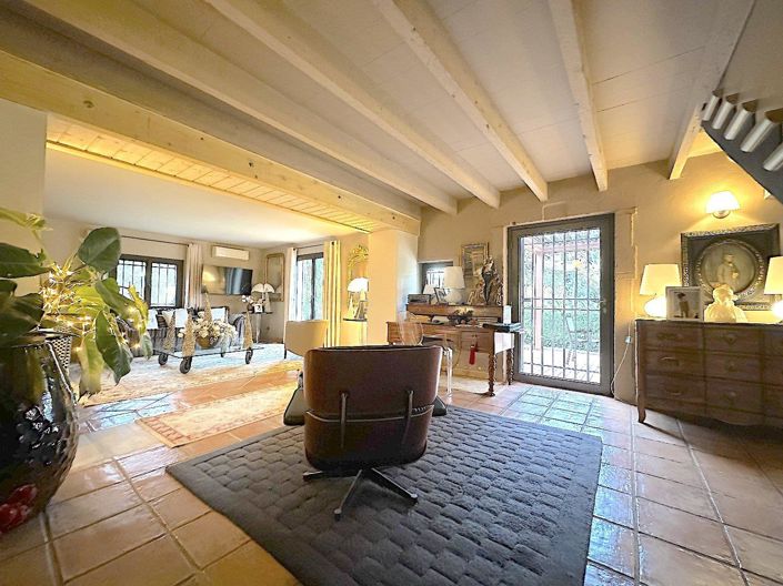 Image No.2-4 Bed House for sale