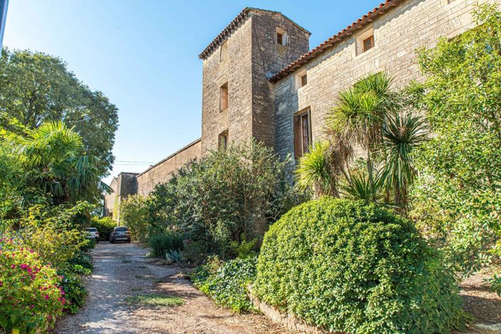 Image No.2-8 Bed Property for sale