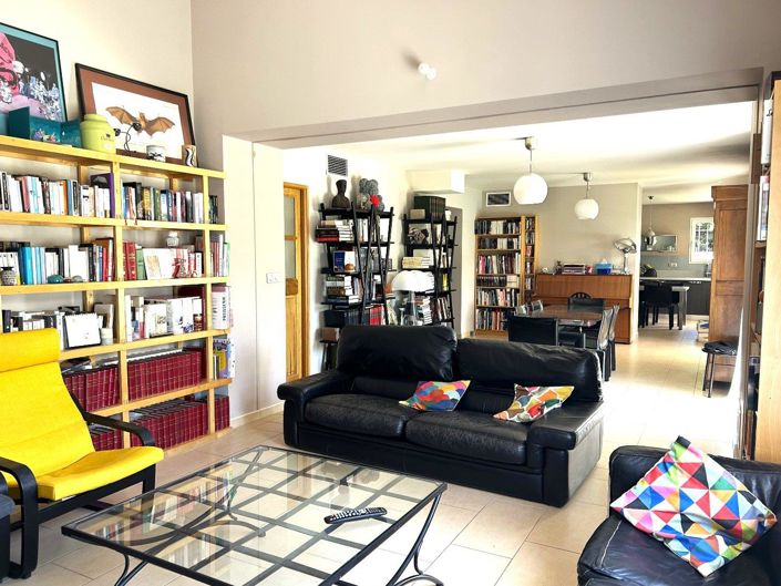 Image No.6-4 Bed House for sale