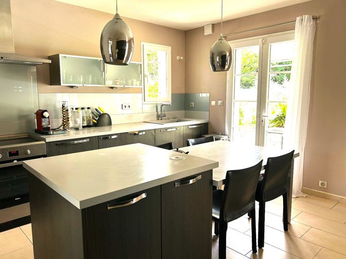 Image No.8-4 Bed House for sale