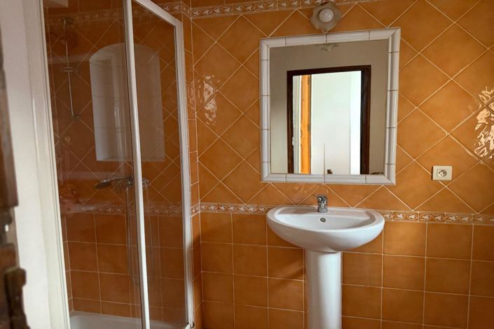 Image No.12-1 Bed House for sale