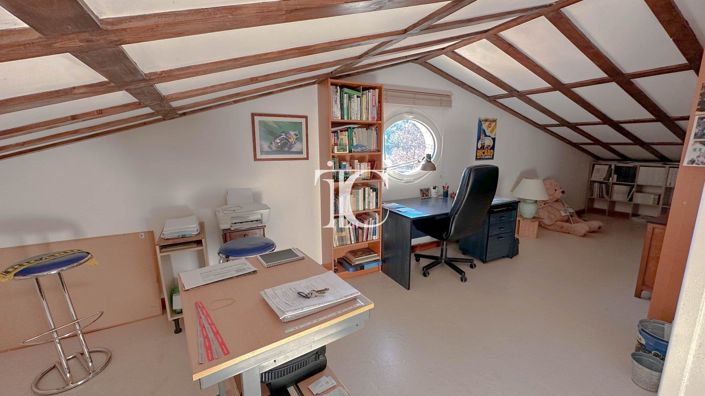 Image No.10-6 Bed House for sale