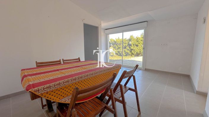 Image No.11-6 Bed House for sale