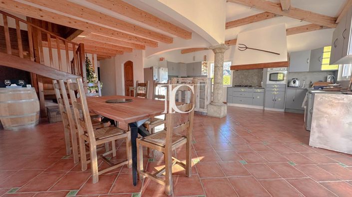 Image No.6-6 Bed House for sale