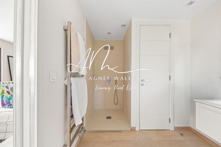 Image No.10-5 Bed House for sale