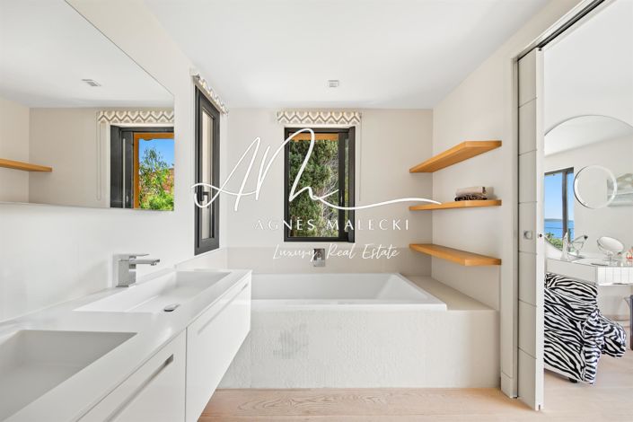 Image No.12-5 Bed House for sale