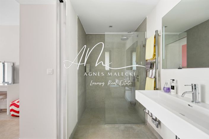 Image No.18-5 Bed House for sale