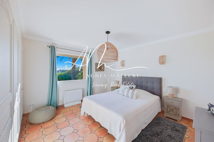 Image No.20-4 Bed House for sale