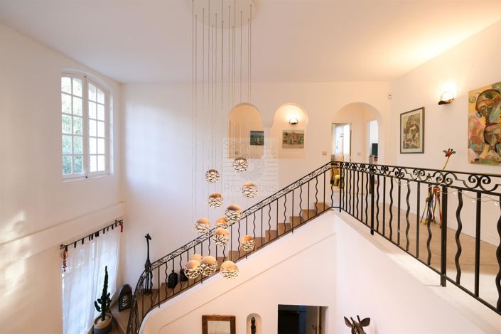 Image No.12-6 Bed House for sale