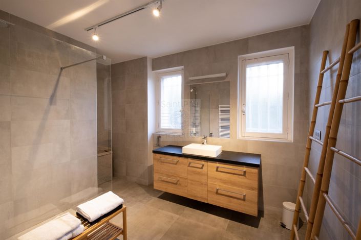 Image No.16-6 Bed House for sale