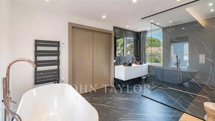 Image No.9-4 Bed House for sale