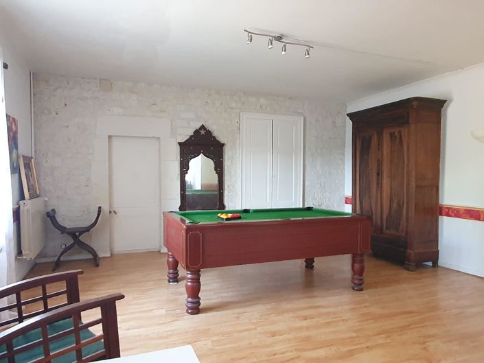 Image No.8-5 Bed House for sale