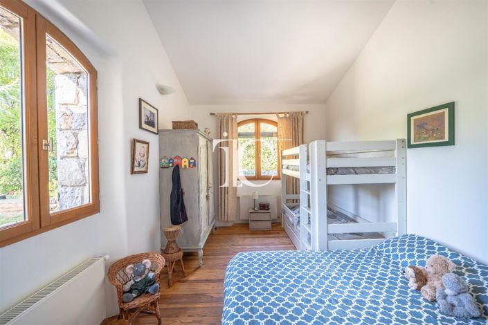 Image No.18-5 Bed House for sale