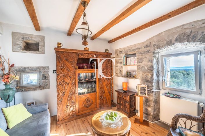 Image No.6-5 Bed House for sale