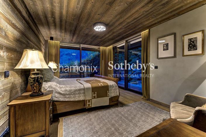 Image No.10-7 Bed Property for sale