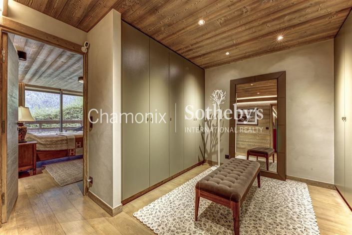 Image No.11-7 Bed Property for sale