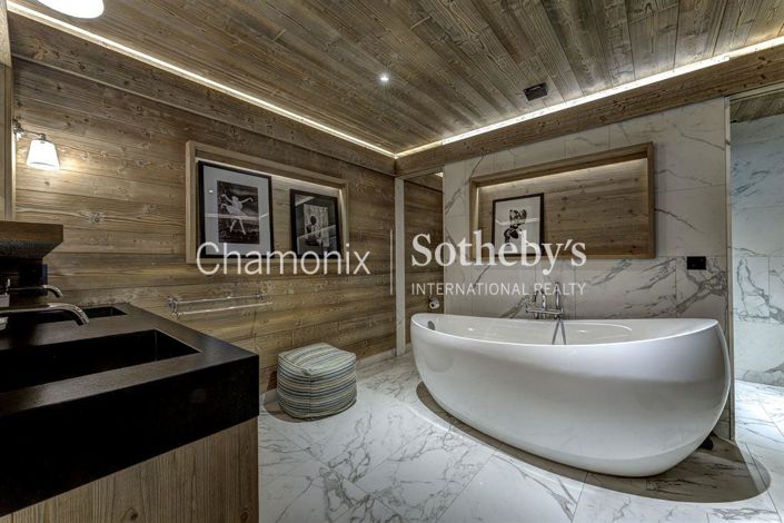 Image No.12-7 Bed Property for sale