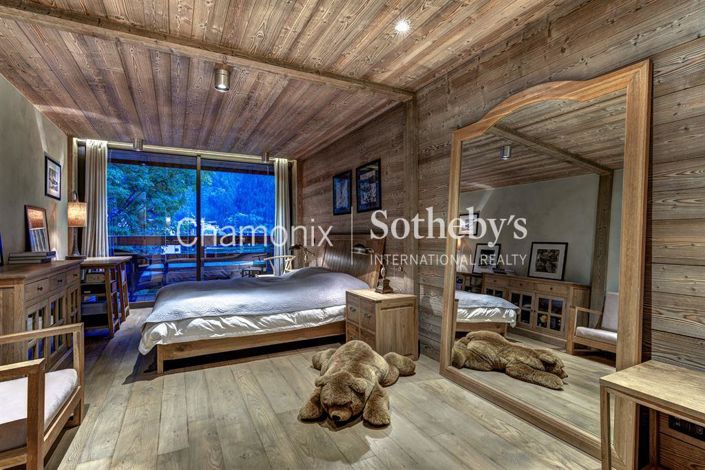 Image No.14-7 Bed Property for sale