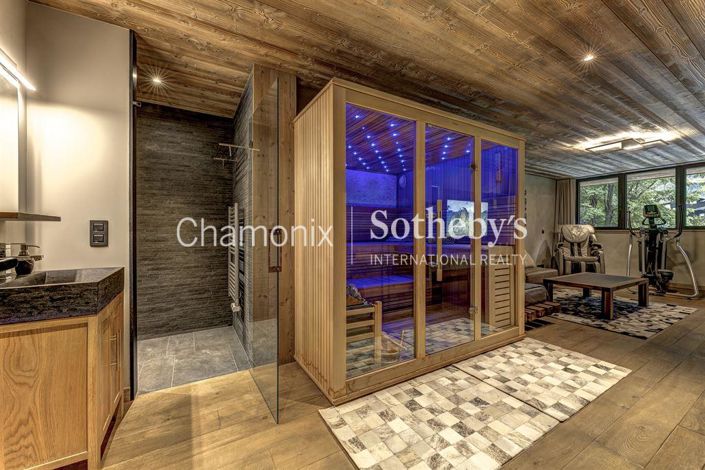 Image No.16-7 Bed Property for sale