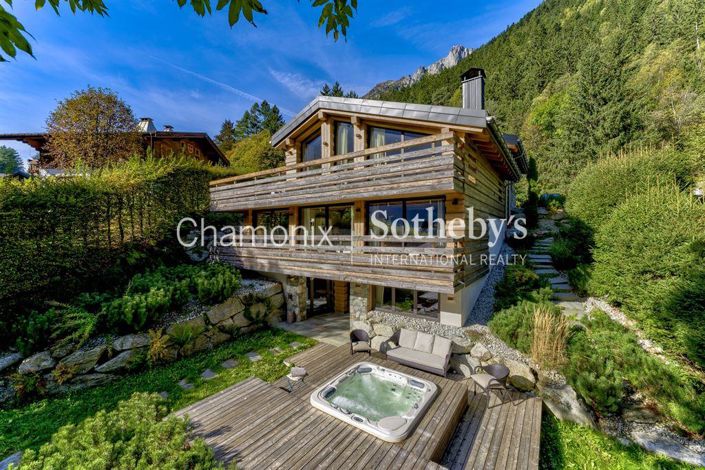 Image No.18-7 Bed Property for sale