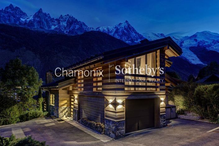 Image No.20-7 Bed Property for sale