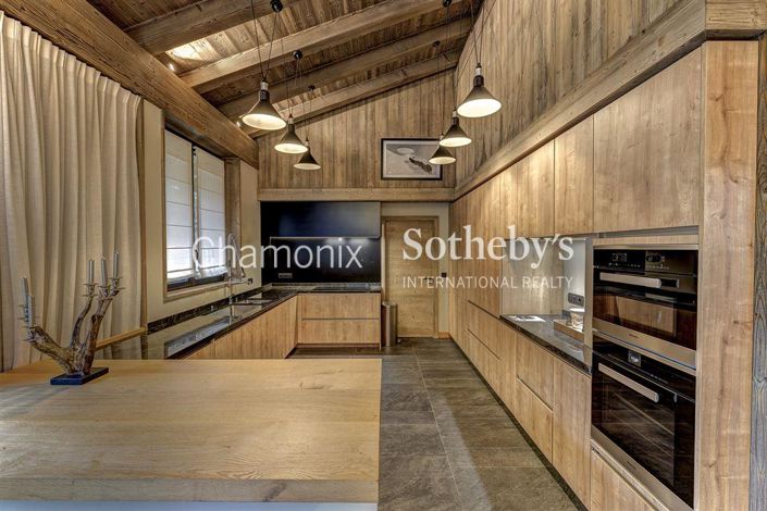 Image No.8-7 Bed Property for sale